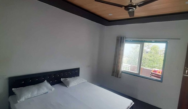 Aarohi Tourist Lodge And Restaurant