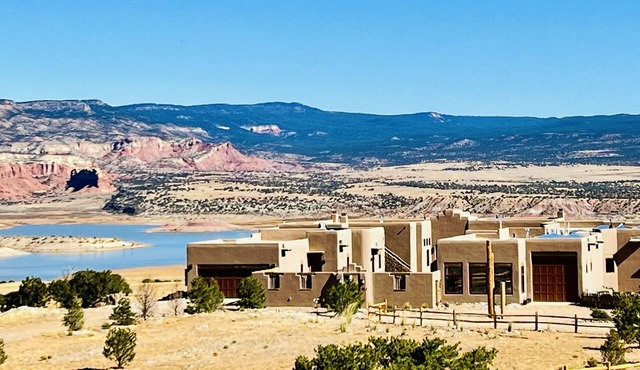 Abiquiu Lake Inn & Breakfast: Soul-stirring experiences meet unrivaled views.