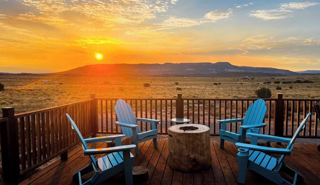 Abiquiu Lake Retreat- Beautiful views, full kitchen, WiFi ,family friendly home