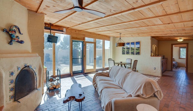 Adobe Cottage w/Patios in South Santa Fe in Santa Fe