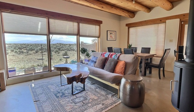 Adobe Tranquillo Mountain Views in El Prado