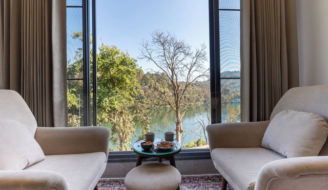 ALAYA STAYS Lakefront Suite Naukuchiatal