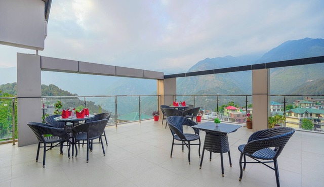 Aliza Inn And Suites By SRS Hotels
