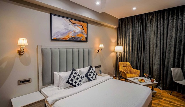 Apartment in Mohali with Rooftop Pool