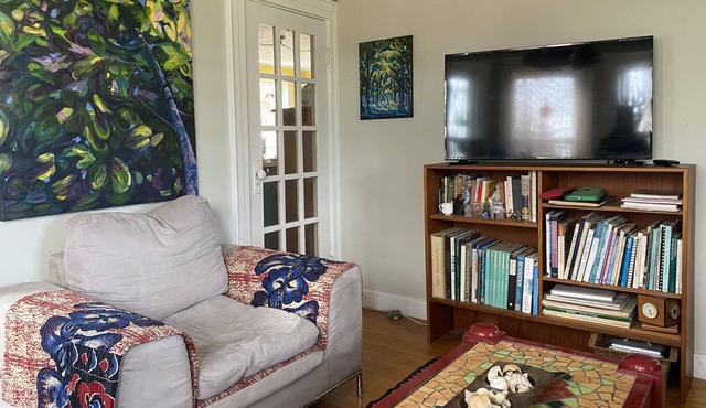 Basin view home w/art studio - steps to beach in Deep Brook