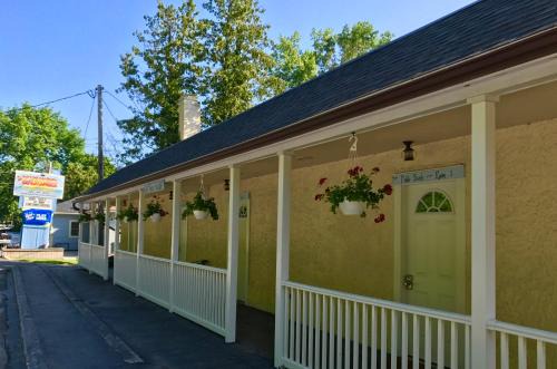 Beachcomber Inn in Conesus