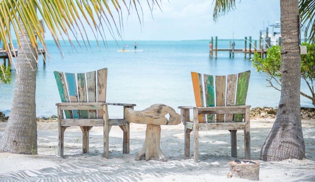 BEACHFRONT POOL HOME in Key Largo