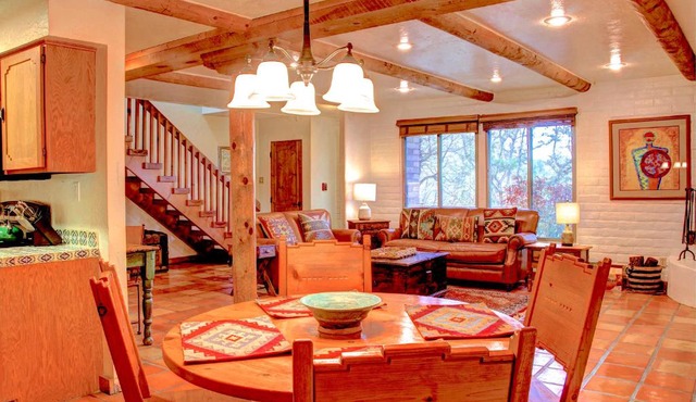 Beautiful Santa Fe residence blocks from the plaza and close to ski basin in Santa Fe