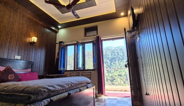 Bisht Hotel And Restaurant