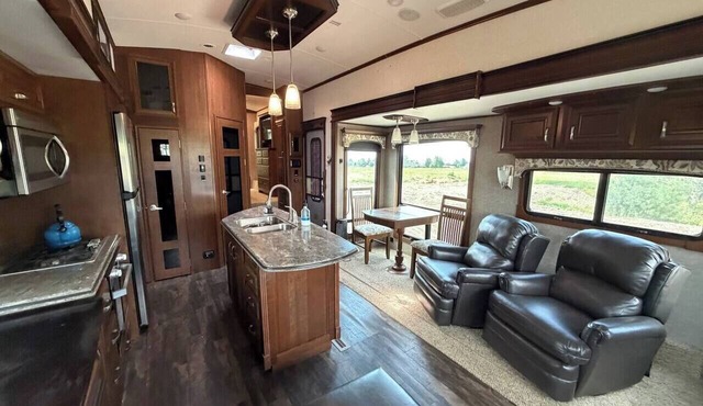 Bozeman Basecamp | Luxury RV 11 min from BZN in Belgrade