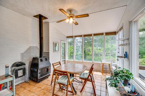 Breweries, Hiking Trails & Museums: Monument House in Monument