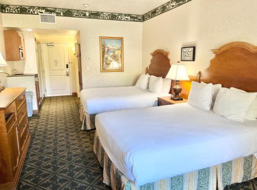 Bright & Comfy Double Queen Suite at Zermatt - 206 in Midway