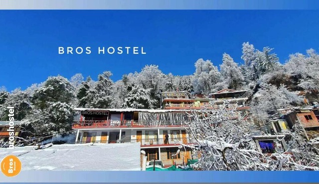 Bros Hostel & Yaara Cafe