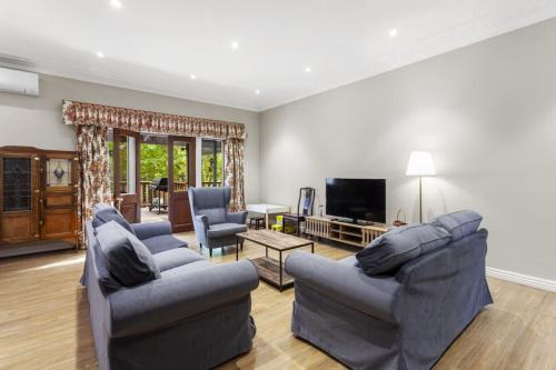 Carmelia Garden View Haven for Families and Friends in Wentworth Falls