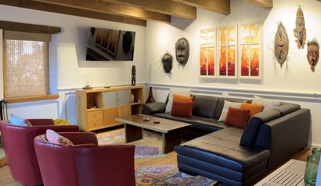 Casa Loretto in Historic South Capitol neighborhood walk to Plaza and Railyard