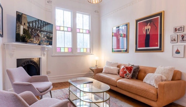 Central based 3-Bed House with Charming courtyard