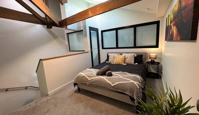 Central Devonport 1 Bedroom Loft Apmnt & Ai/C in Devonport