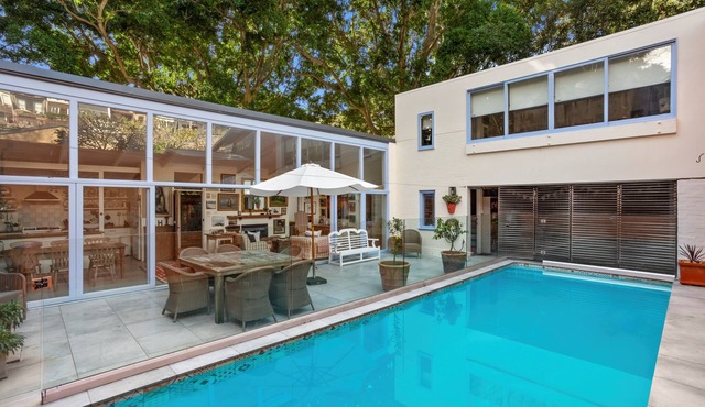 Characterful 4BR home w/pool, full of artwork w/galleries close by