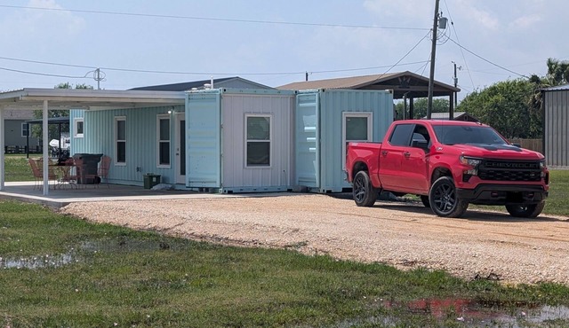 Charming 2-bedroom cottage with AC, Washer/Dryer, and WiFi in Seadrift in Seadrift
