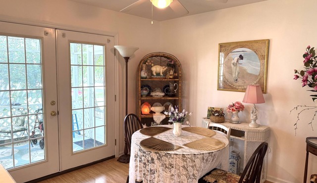 Charming 2BR Cottage on The Point in Colonial Beach