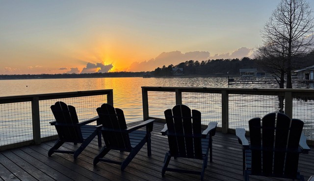 Charming 4 bedroom Country Cottage on the Lake in Eustace