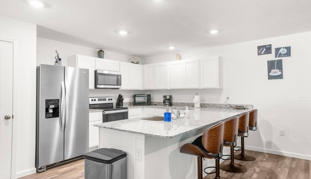 Charming 4-bedroom house with WiFi and AC in pleasant Spring Hill in Spring Hill