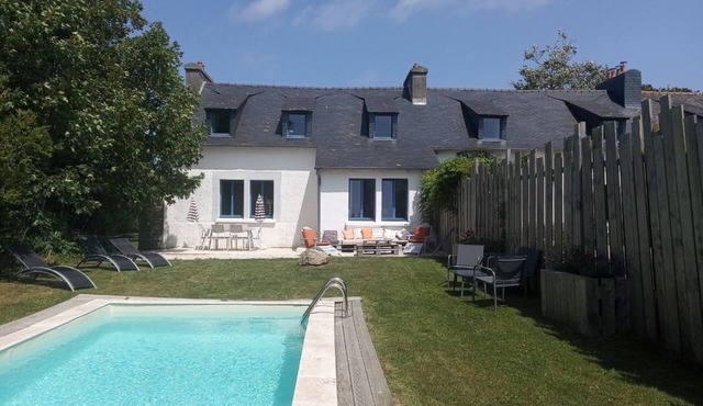 Charming, renovated farmhouse—private heated pool 300 meters from the beach in Porspoder