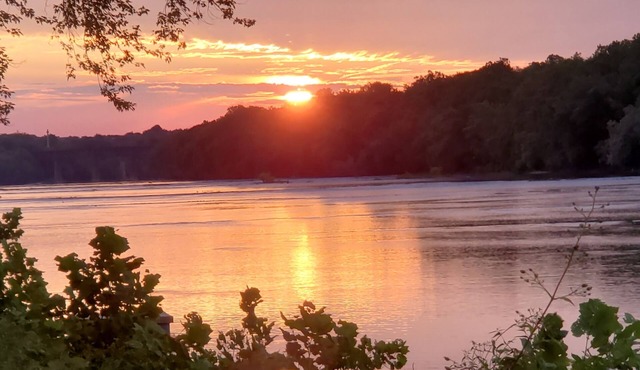 Charming River House and Cottage in Shepherdstown in Shepherdstown