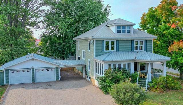 Charming & Spacious 5BR Home w/SwimSpa in Little Current on Manitoulin Island in Little Current