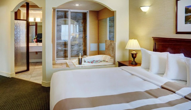 Chateau Nova Kingsway in Edmonton