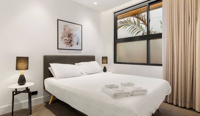 Chic 2 Bed Apartment w Balcony Near Coogee Beach