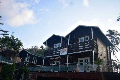 Coastal Bay Inn Resort