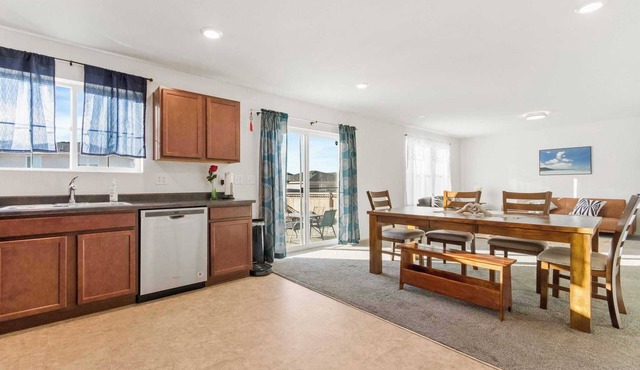 Comfortable 4BR Home with Private Backyard & Mountain Views in Aurora #41955 in Aurora