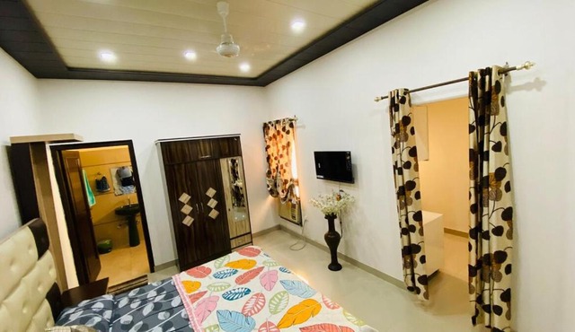 Comfy Homes- Fully Furnished Independent Floor