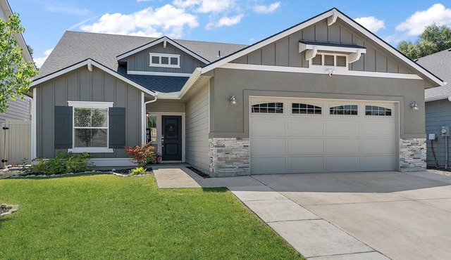 Comfy “Idahome” just minutes from downtown Eagle. A perfect 3BR family gem! in Eagle