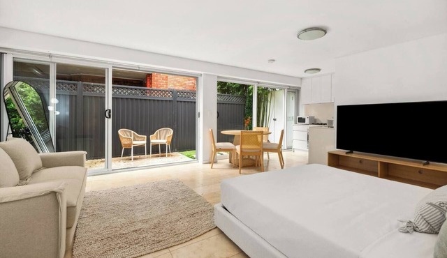 Coogee Cove Coastal Studio near Beach and Dining