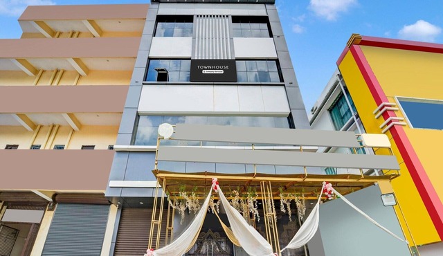 Cosy Stays at Anisabad Near Mahavir Sansthan