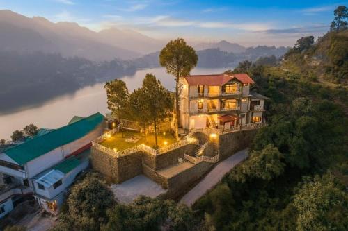 Cottage On The Lake by VEO - Part of StayVista