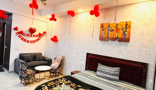 Cozy 1-bedroom studio in fabulous Greater Noida with AC
