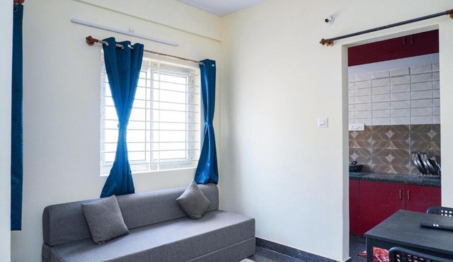 Cozy 1bhk 2km From Hosa Road Metro with lift 204