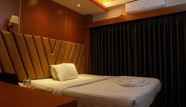 Cozy 37-bedroom hotel with WiFi, AC in lovely Dhaka