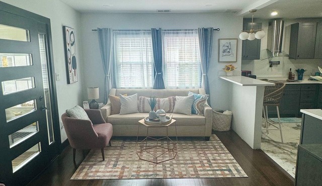 Cozy and charming one-bedroom unit, conveniently located! in Silver Spring