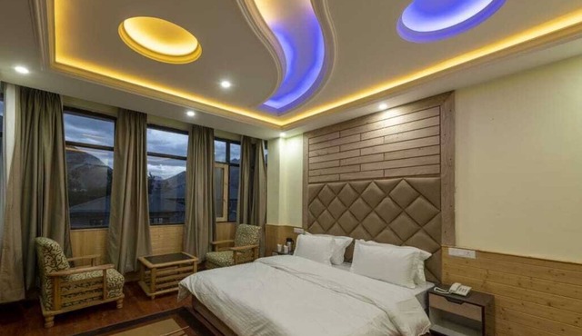 Dee Grand Marq Hotel