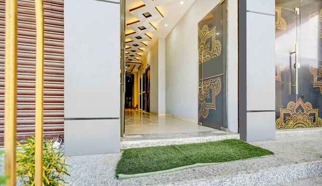 Deluxe Anisabad Near Mahavir Sansthan