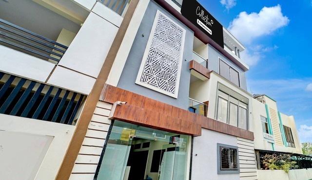 Deluxe Hotel Sp14