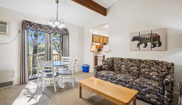 Deluxe Two Bedroom Suite on the 2nd floor with outdoor heated pool 20304 in Killington