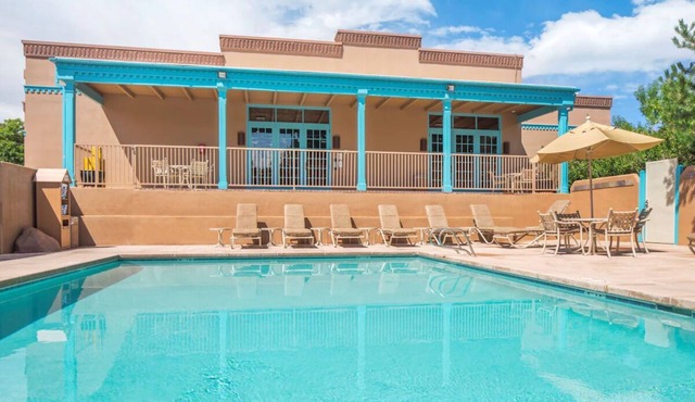 Discover Santa Fe: Spacious Suite with Scenic Views & Resort-Style Comforts in Santa Fe