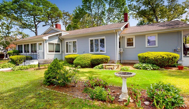Dog-friendly, waterfront home with gorgeous bay view - walk to beaches/town in Wareham