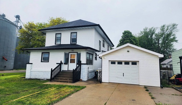 Downtown Creston Hideaway walk-in distance to uptown! in Creston