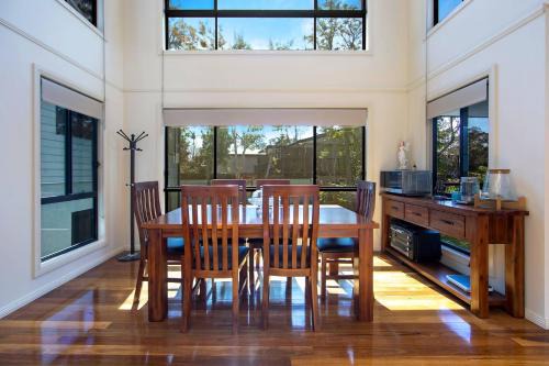 Easygoing Poolside Relaxation on Wyong River in Tuggerah